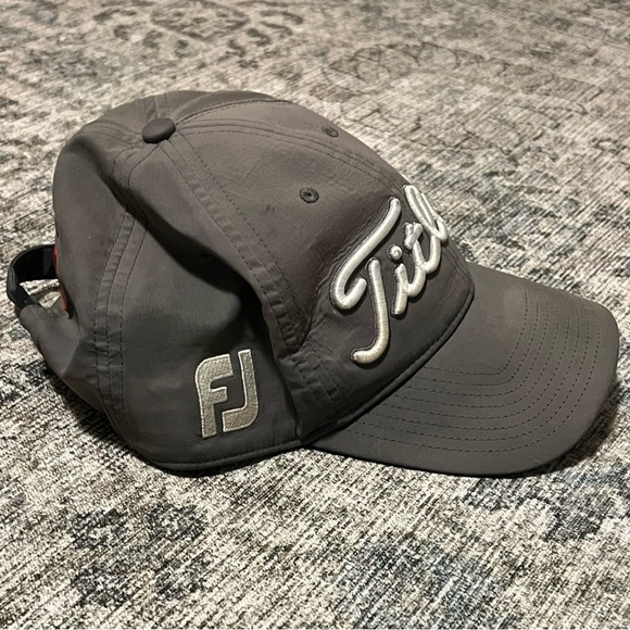 Titleist Pro V1 FJ Tour Performance Strapback Hat Gray White Adjustable Golf - Picture 4 of 5